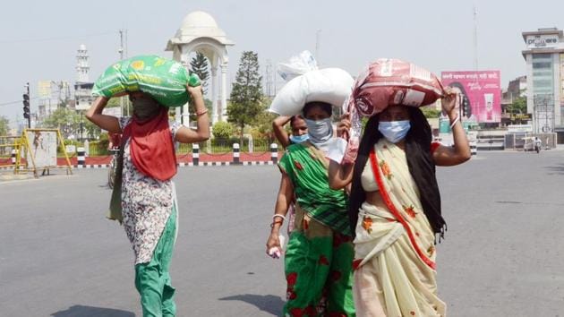 Women walk with bags of food materials on their head through the deserted roads of Patna, on Saturday, 18 April 2020. (ANI) Women walk with bags of food materials on their head through the deserted roads of Patna, on Saturday, 18 April 2020. (ANI)
