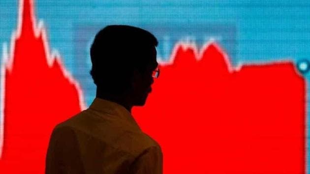 HDFC Bank was the top gainer in the Sensex pack, rallying over 4 per cent, after the lender posted a 15.4 per cent rise in consolidated net profit at Rs 7,280.22 crore for the March quarter on healthy interest income. (HT photo) HDFC Bank was the top gainer in the Sensex pack, rallying over 4 per cent, after the lender posted a 15.4 per cent rise in consolidated net profit at Rs 7,280.22 crore for the March quarter on healthy interest income. (HT photo)