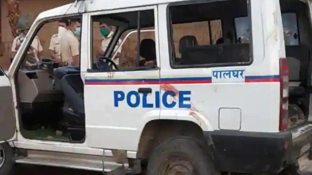 The three men from Kandivali in Mumbai were heading towards Gujarat’s Surat in a car to attend a funeral late on April 16. (HT photo) The three men from Kandivali in Mumbai were heading towards Gujarat’s Surat in a car to attend a funeral late on April 16. (HT photo)