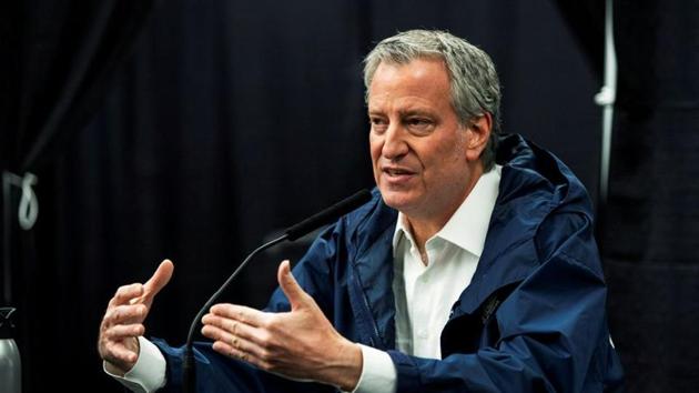 New York City Mayor Bill De Blasio speaks to the media during a press conference in temporary hospital located at the USTA Billie Jean King National Tennis Center as the outbreak of the coronavirus disease (COVID-19) continues in the Queens borough of New York City, New York, US. (REUTERS) New York City Mayor Bill De Blasio speaks to the media during a press conference in temporary hospital located at the USTA Billie Jean King National Tennis Center as the outbreak of the coronavirus disease (COVID-19) continues in the Queens borough of New York City, New York, US. (REUTERS)