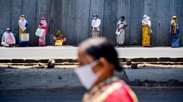 People practicing social distancing at government ration centre. (Sanket Wankhade/HT Photo) People practicing social distancing at government ration centre. (Sanket Wankhade/HT Photo)