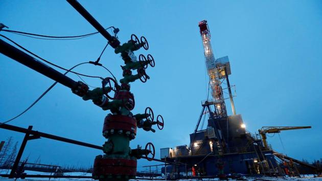 Oil plunged below $5 a barrel(REUTERS) Oil plunged below $5 a barrel(REUTERS)