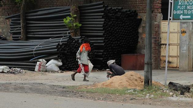 Workers seen at Sitapura Industrial area during lockdown, in Jaipur. (Himanshu Vyas / Hindustan Times) Workers seen at Sitapura Industrial area during lockdown, in Jaipur. (Himanshu Vyas / Hindustan Times)