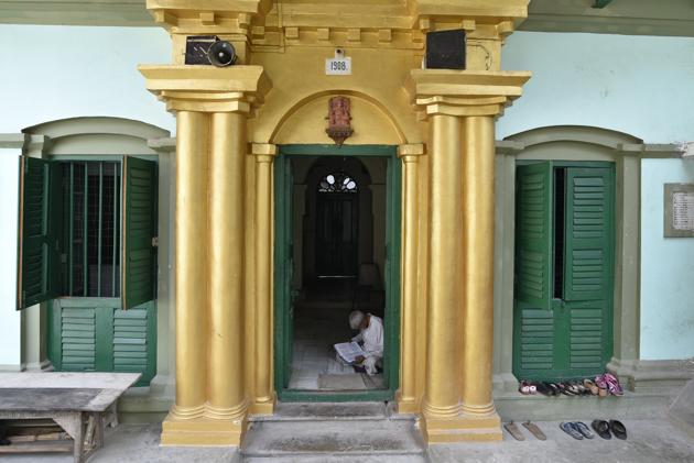 A view of Kashi Labh Mukti Bhawan, the hospice in Varanasi, where people come to live out their last days near the Ganga.(Sanchit Khanna/HT PHOTO)