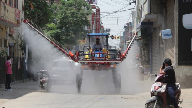 A sanitation drive in Gurugram on Tuesday to check the spread of coronavirus. (Yogendra Kumar/HT PHOTO) A sanitation drive in Gurugram on Tuesday to check the spread of coronavirus. (Yogendra Kumar/HT PHOTO)