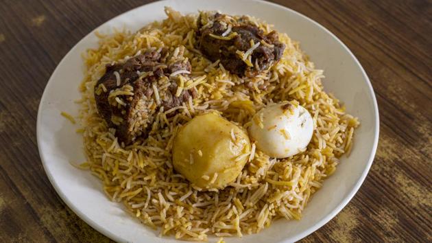 Kolkata biryani comprises rice, chicken/mutton, potato and egg.(Wikimedia Commons/Deepanjan Ghosh)