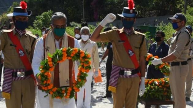 UP CM’s father’s last rites were conducted in Rishikesh on Tuesday. Yogi Adityanath could not be at the funeral. (HT Photo) UP CM’s father’s last rites were conducted in Rishikesh on Tuesday. Yogi Adityanath could not be at the funeral. (HT Photo)
