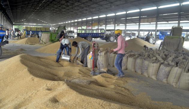 Bharti Kisan Union (Lakhowal) Harinder Singh Lakhowal said that the farmers are facing problems in transportation of their produce due to shortage of passes.(Gurpreet Singh/HT) Bharti Kisan Union (Lakhowal) Harinder Singh Lakhowal said that the farmers are facing problems in transportation of their produce due to shortage of passes.(Gurpreet Singh/HT)