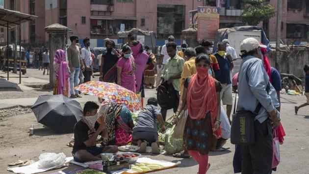 People crowd a street in Maharashtra nagar during nation wide lockdown due to coronavirus in Mumbai. (Aalok Soni/HT Photo) People crowd a street in Maharashtra nagar during nation wide lockdown due to coronavirus in Mumbai. (Aalok Soni/HT Photo)