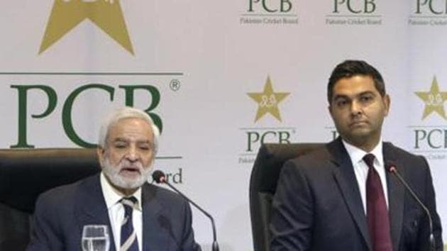 Pakistan Cricket Board's new managing director Wasim Khan, right, looks on during a press conference with the PCB Chairman Ehsan Mani in Lahore.(AP)