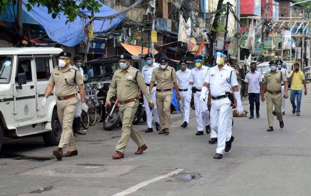 Police personnel wearing masks and face shields conduct a flag march at Rajabazar in Kolkata on Tuesday. (ANI) Police personnel wearing masks and face shields conduct a flag march at Rajabazar in Kolkata on Tuesday. (ANI)