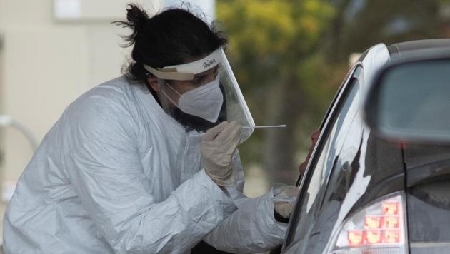 A medical professional conducts tests for the coronavirus disease in Bolinas, a coastal enclave in Northern California where all residents are being tested for the novel coronavirus and its antibodies, one of the first such efforts since the pandemic hit the United States three months ago, in Bolinas, California.(Reuters Photo) A medical professional conducts tests for the coronavirus disease in Bolinas, a coastal enclave in Northern California where all residents are being tested for the novel coronavirus and its antibodies, one of the first such efforts since the pandemic hit the United States three months ago, in Bolinas, California.(Reuters Photo)