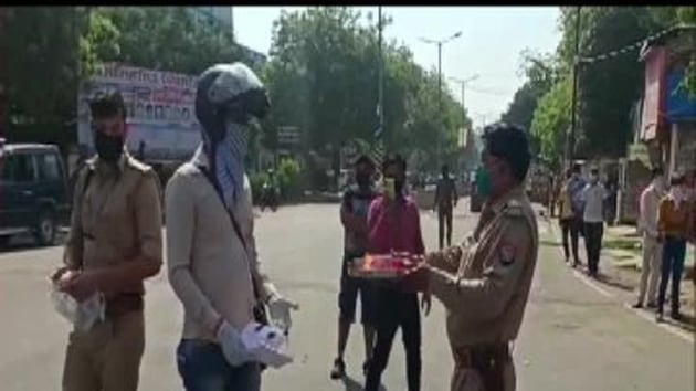In a video tweeted by news agency ANI, a policeman is seen performing aarti of at least a dozen of people caught out on the road violating the lockdown to curb the spread of Covid-19. (ANI /Twitter) In a video tweeted by news agency ANI, a policeman is seen performing aarti of at least a dozen of people caught out on the road violating the lockdown to curb the spread of Covid-19. (ANI /Twitter)