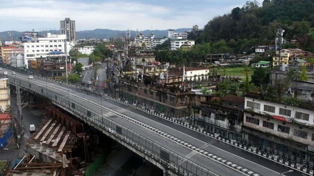 Deserted Ganeshguri flyover during the nationwide lockdown as a preventive measure against the Covid-19 coronavirus in Guwahati on Tuesday. (ANI) Deserted Ganeshguri flyover during the nationwide lockdown as a preventive measure against the Covid-19 coronavirus in Guwahati on Tuesday. (ANI)