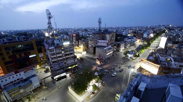 A view of the deserted road during the nationwide lockdown to curb the spread of coronavirus, in Patna on Monday. (ANI Photo) A view of the deserted road during the nationwide lockdown to curb the spread of coronavirus, in Patna on Monday. (ANI Photo)