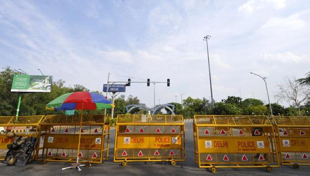 Barricading at Noida-Delhi border after it was sealed during the nationwide lockdown to curb the spread of coronavirus, near Mayur Vihar, Tuesday, April 21, 2020. (Sunil Ghosh / HT Photo) Barricading at Noida-Delhi border after it was sealed during the nationwide lockdown to curb the spread of coronavirus, near Mayur Vihar, Tuesday, April 21, 2020. (Sunil Ghosh / HT Photo)