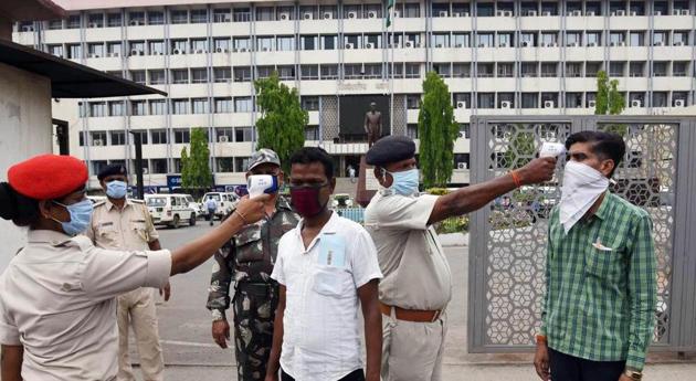 A Security personnel conducts thermal screening of government officials before entering the State New Secretariat during a nationwide lockdown in the wake of coronavirus pandemic, in Patna on April, 20. (ANI) A Security personnel conducts thermal screening of government officials before entering the State New Secretariat during a nationwide lockdown in the wake of coronavirus pandemic, in Patna on April, 20. (ANI)