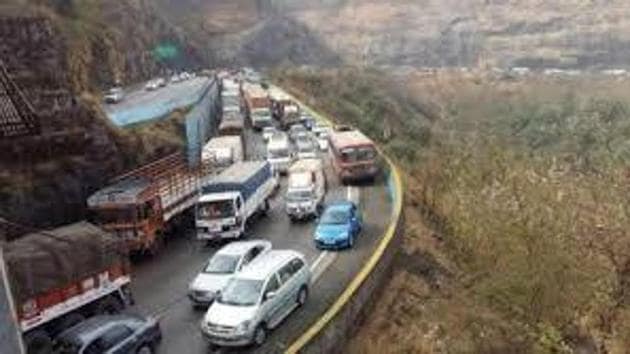 Works related to construction and maintenance of road projects in the state have been adversely affected due to the lockdown in the wake of COVID-19 pandemic. (HT File) Works related to construction and maintenance of road projects in the state have been adversely affected due to the lockdown in the wake of COVID-19 pandemic. (HT File)