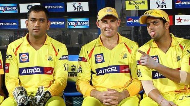 Former Chennai Super Kings captain MS Dhoni with Michael Hussey.(IPL)