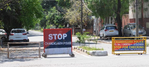 Barricades put up at an entry point in Sector 27B, Chandigarh, on Thursday. (Keshav Singh/HT) Barricades put up at an entry point in Sector 27B, Chandigarh, on Thursday. (Keshav Singh/HT)