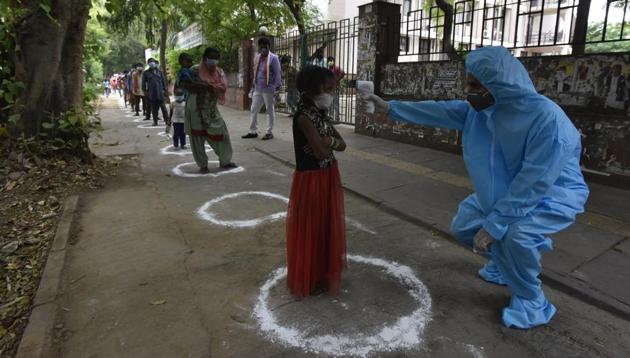 Experts, however, warn that the real curve in question is the one of new cases and deaths, and that the testing percentage may not mean all good news. (Photo by Sonu Mehta/Hindustan Times) Experts, however, warn that the real curve in question is the one of new cases and deaths, and that the testing percentage may not mean all good news. (Photo by Sonu Mehta/Hindustan Times)