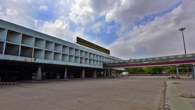The Inter State Bus Terminal (ISBT) Kashmere Gate premises lies deserted during the lockdown, in New Delhi. Bus terminals such as Anand Vihar and Kashmere Gate otherwise in non - Covid times would cater to between 50,000 and 100,000 passengers every day. (Amal KS / HT Photo)