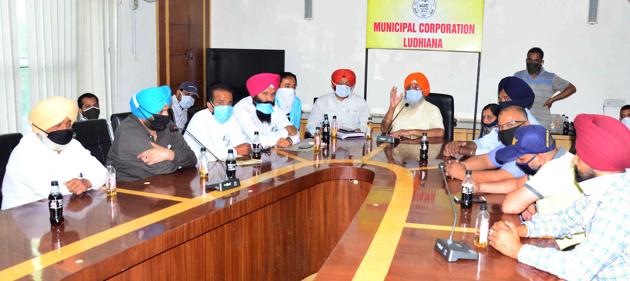 Leader of opposition in the general house, Harbhajan Singh Dang, holding meeting with the councillors of other parties at zone D office in Sarabha Nagar in Ludhiana on Thursday. (Gurpreet Singh) Leader of opposition in the general house, Harbhajan Singh Dang, holding meeting with the councillors of other parties at zone D office in Sarabha Nagar in Ludhiana on Thursday. (Gurpreet Singh)