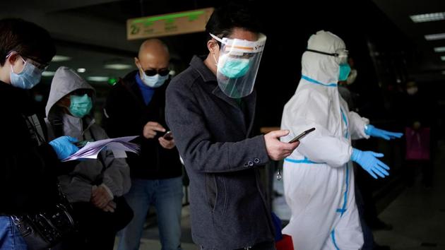 Trader He Ximing, 52, a recovered COVID-19 patient who tested positive for the virus' antibodies after a number of negative tests, line up in a hospital after the lockdown was lifted in Wuhan, capital of Hubei province and China's epicentre of the novel coronavirus disease (COVID-19) outbreak. (REUTERS) Trader He Ximing, 52, a recovered COVID-19 patient who tested positive for the virus' antibodies after a number of negative tests, line up in a hospital after the lockdown was lifted in Wuhan, capital of Hubei province and China's epicentre of the novel coronavirus disease (COVID-19) outbreak. (REUTERS)