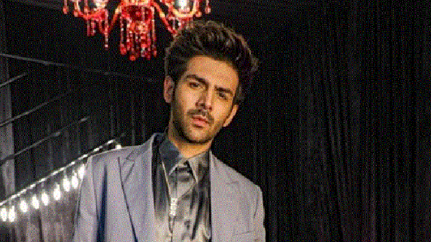 Kartik Aaryan wished his fan on her wedding anniversary amid lockdown. Kartik Aaryan wished his fan on her wedding anniversary amid lockdown.
