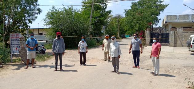 In-line with the efforts of panchayats, the district administration urged the city residents to follow the footsteps of the former and stay inside their homes during the ongoing lockdown. (HT) In-line with the efforts of panchayats, the district administration urged the city residents to follow the footsteps of the former and stay inside their homes during the ongoing lockdown. (HT)