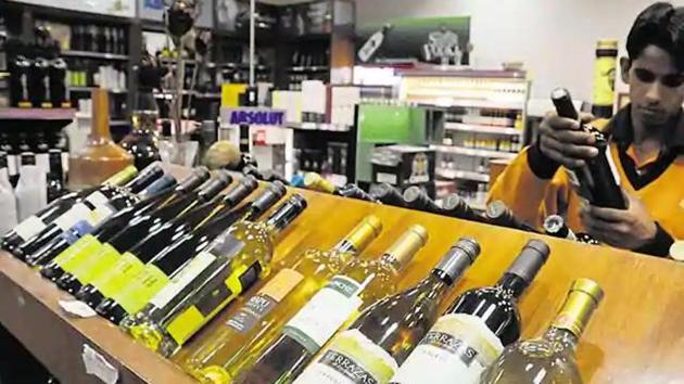 UP liquor sellers to get 7 days to clear stocks post lockdown