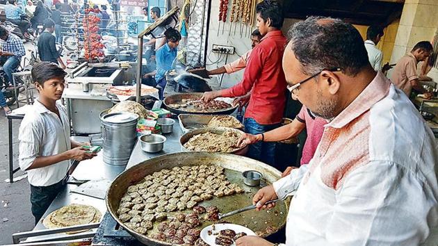 Tunday Kababi was established in old Lucknow’s Aminabad by Mohd Usman’s grandfather in 1905.(Deepak gupta/ HT File)