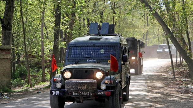 Jammu and Kashmir, Apr 22 (ANI): Army jawans inside vechile rush towards encounter site at Melhora village in Shopian on Wednesday. (ANI Photo) (ANI) Jammu and Kashmir, Apr 22 (ANI): Army jawans inside vechile rush towards encounter site at Melhora village in Shopian on Wednesday. (ANI Photo) (ANI)