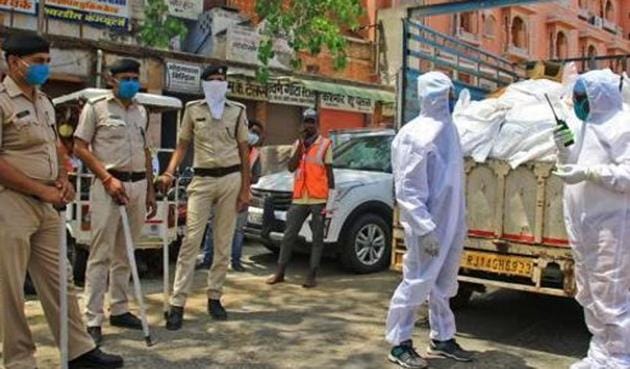 Rashan distributor wears PPE kit during the nationwide lockdown imposed in the wake of the deadly novel coronavirus pandemic, in Jaipur on April 17, 2020. (ANI) Rashan distributor wears PPE kit during the nationwide lockdown imposed in the wake of the deadly novel coronavirus pandemic, in Jaipur on April 17, 2020. (ANI)