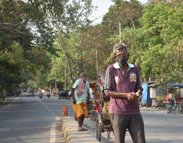 Daily wagers strive to find income in Khazapura, Patna. (Parwaz Khan / Hindustan Times) Daily wagers strive to find income in Khazapura, Patna. (Parwaz Khan / Hindustan Times)