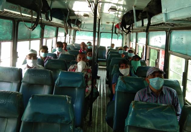 Migrant labourers who were living at shelter homes in Ambala travelling to their native places in Uttar Pradesh on Saturday.(HT PHOTO) Migrant labourers who were living at shelter homes in Ambala travelling to their native places in Uttar Pradesh on Saturday.(HT PHOTO)