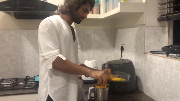 Vijay Deverakonda shared his video of doing housework.