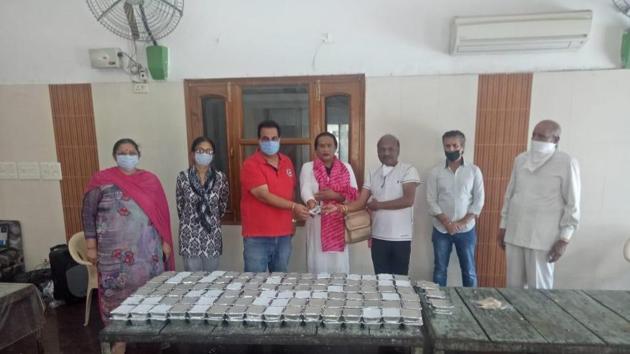 Trans people have started pooling in their resources not for survival but to help other underprivileged people too. (HT photos) Trans people have started pooling in their resources not for survival but to help other underprivileged people too. (HT photos)