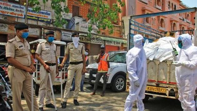 Rashan distributor wears PPE kit during the nationwide lockdown imposed in the wake of the deadly novel coronavirus pandemic, in Jaipur on Friday. (ANI) Rashan distributor wears PPE kit during the nationwide lockdown imposed in the wake of the deadly novel coronavirus pandemic, in Jaipur on Friday. (ANI)