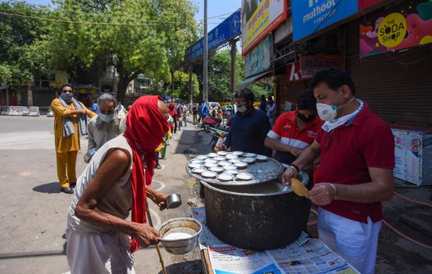 Food queues; the new normal: People line up for food in Delhi during the lockdown.(Amal KS/HT PHOTO)