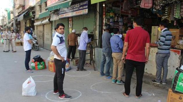 In a late-night order on Friday, the Union ministry of home affairs issued new guidelines on the opening of shops across the country amid the coronavirus lockdown. (Yogendra Kumar/HT PHOTO) In a late-night order on Friday, the Union ministry of home affairs issued new guidelines on the opening of shops across the country amid the coronavirus lockdown. (Yogendra Kumar/HT PHOTO)