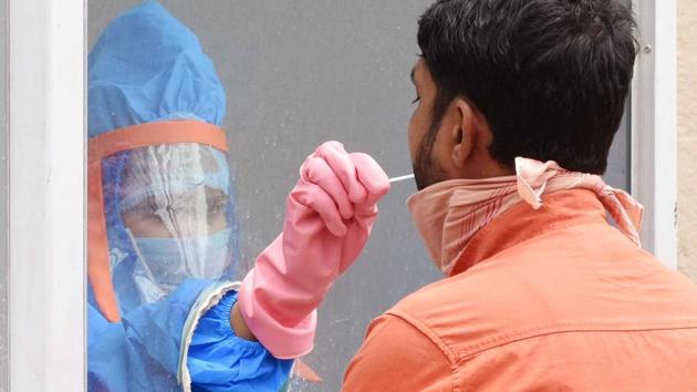 The Centre on Tuesday asked states to put on hold for two days antibody testing for Covid-19 using rapid testing kits supplied to them late last week, citing huge variations in the results. (HT file photo) The Centre on Tuesday asked states to put on hold for two days antibody testing for Covid-19 using rapid testing kits supplied to them late last week, citing huge variations in the results. (HT file photo)