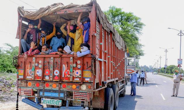 The operators, who belong to different districts of Punjab, had come back from Gwalior where they had gone for wheat harvesting. (ht file photo) The operators, who belong to different districts of Punjab, had come back from Gwalior where they had gone for wheat harvesting. (ht file photo)