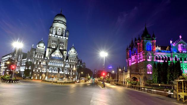 Deserted view of BMC and CSMT station at Fort, during the nationwide lockdown, imposed in the wake of the coronavirus pandemic in Mumbai, India, on Thursday, April 23, 2020. (Satish Bate/HT Photo) Deserted view of BMC and CSMT station at Fort, during the nationwide lockdown, imposed in the wake of the coronavirus pandemic in Mumbai, India, on Thursday, April 23, 2020. (Satish Bate/HT Photo)