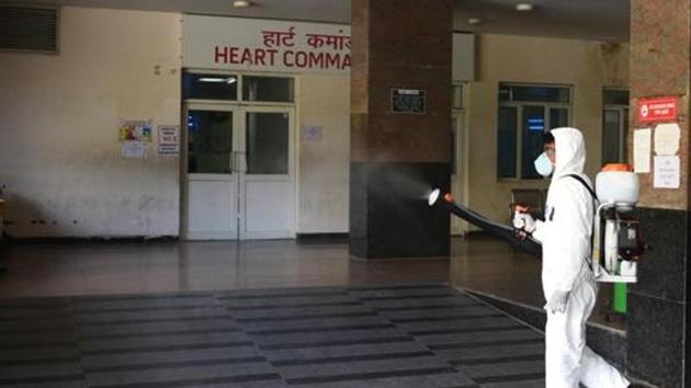 Many hospitals have shut centralised air conditioners to ensure there is no circulation of the virus between Covid-19 and non-Covid-19 areas. (Vipin Kumar/HT file photo) Many hospitals have shut centralised air conditioners to ensure there is no circulation of the virus between Covid-19 and non-Covid-19 areas. (Vipin Kumar/HT file photo)