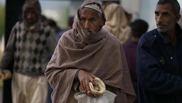 People get free food provided by an NGO to break their fast on the first day of Ramzan, in Islamabad, Pakistan. Saturday, April 25, 2020.(AP)