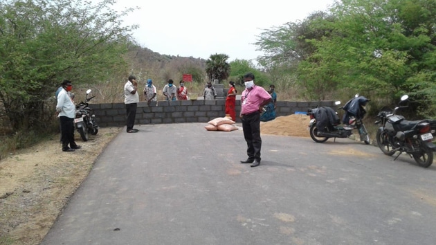 Vellore district collector A Shanmuga Sundaram said that the authorities erected walls only in two places of the highway of the six borders that it shares with Chittoor district.(Sourced)