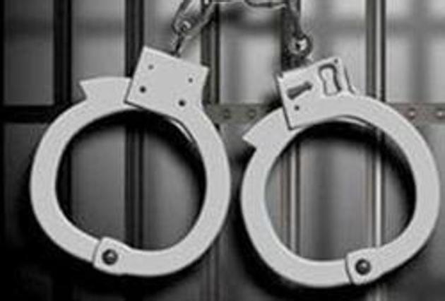 The accused conned the victims claiming he hand links that can help them travel to their native places. (HT File Photo) The accused conned the victims claiming he hand links that can help them travel to their native places. (HT File Photo)