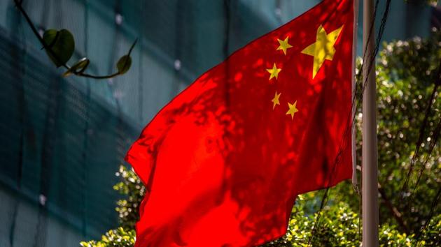The Chinese flag flies outside the Liaison Office of the Central People's Government in the Sai Ying Pun district of Hong Kong, China.(Bloomberg)