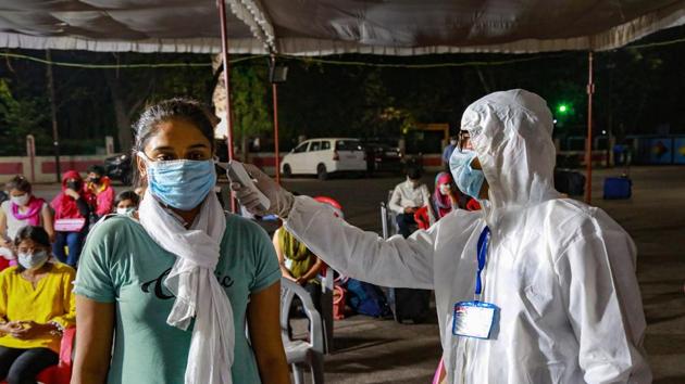A medic checks the temperature of a student from Kota upon her arrival in Indore last week.(PTI Photo) A medic checks the temperature of a student from Kota upon her arrival in Indore last week.(PTI Photo)
